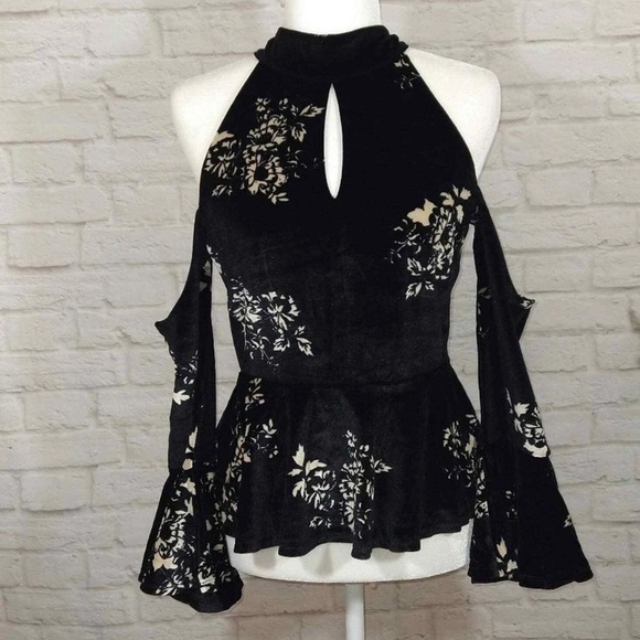 ~SOLD~Romeo & Juliet Couture Floral Halter Cold Shoulder Top - Picture 1 of 2